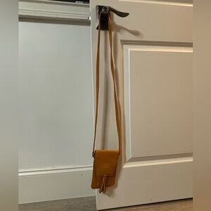 ⭐️ 5 For $25 Crossbody Mustard Purse Fits Phone